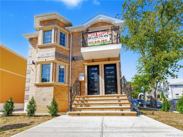  8 BR,  5.00 BTH &nbsp;Hi ranch style home in Jamaica