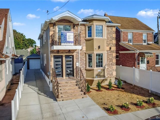  6 BR,  4.00 BTH &nbsp;Hi ranch style home in Saint Albans