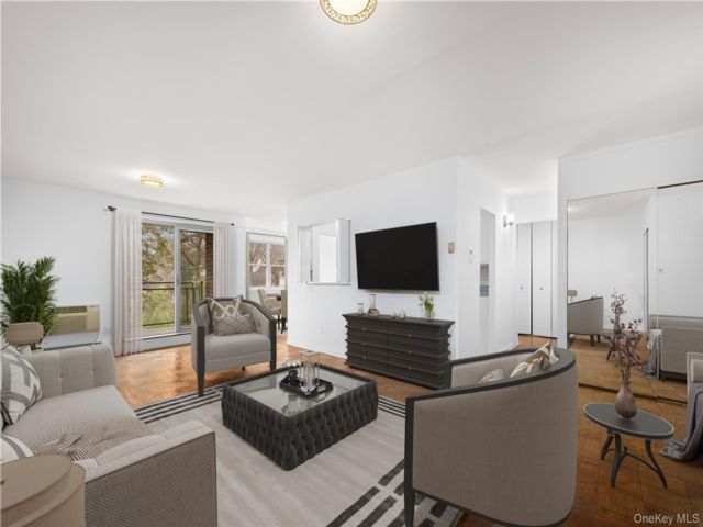 [Great Neck Real Estate, listing number 7242314]