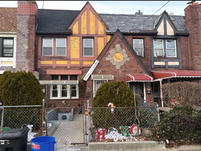  3 BR,  3.00 BTH &nbsp;Traditional style home in Saint Albans