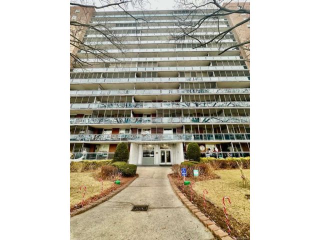  1 BR,  1.00 BTH &nbsp;Other style home in Rego Park