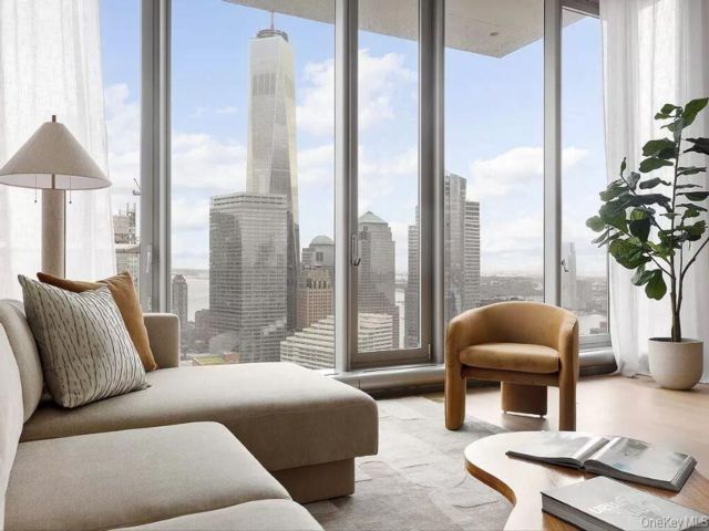  2 BR,  3.00 BTH &nbsp;House style home in New York (manhattan)