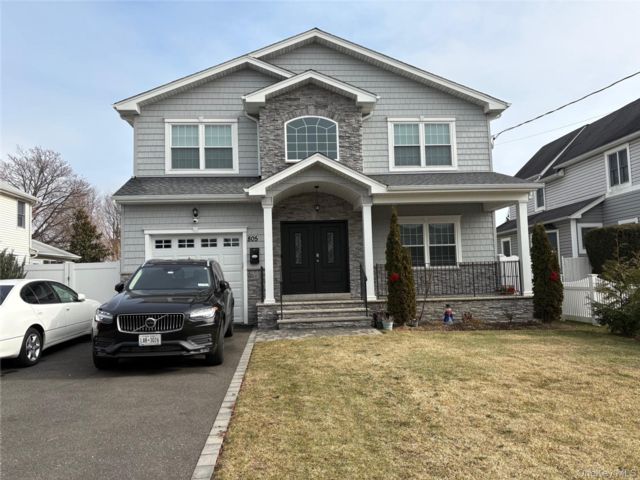  5 BR,  3.00 BTH &nbsp;Colonial style home in Bellmore