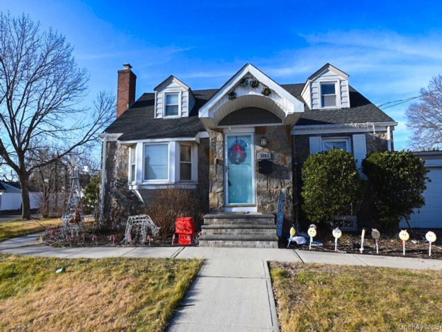  4 BR,  2.00 BTH &nbsp;Cape cod style home in East Meadow