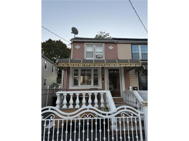  2 BR,  1.00 BTH &nbsp;A-frame style home in Saint Albans