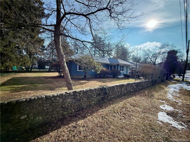  3 BR,  3.00 BTH &nbsp;Exp ranch style home in Northport