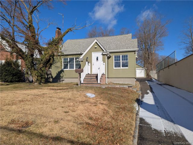 Studio,  0.00 BTH &nbsp;Commercial style home in Kings Park