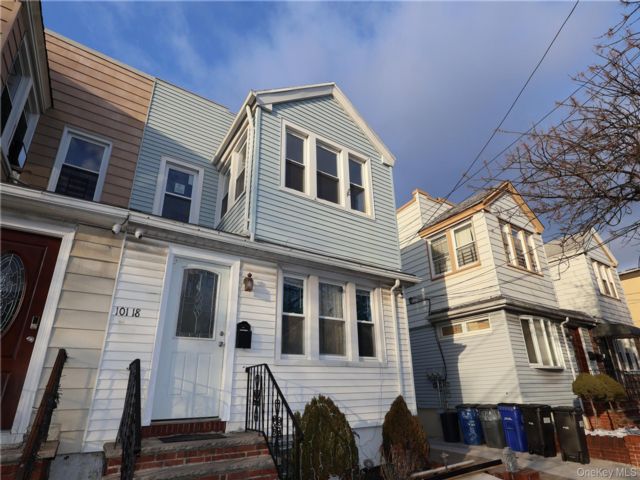  6 BR,  2.00 BTH &nbsp;Colonial style home in Ozone Park