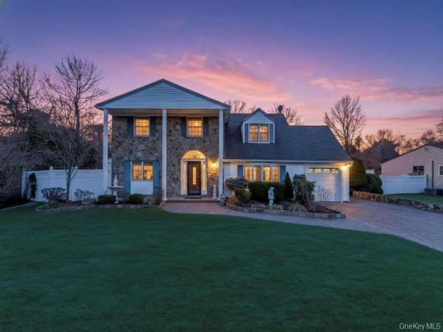  4 BR,  3.00 BTH &nbsp;Colonial style home in Port Jefferson Station