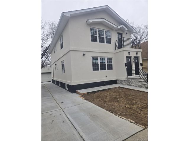 Studio,  0.00 BTH &nbsp;Hi ranch style home in Jamaica