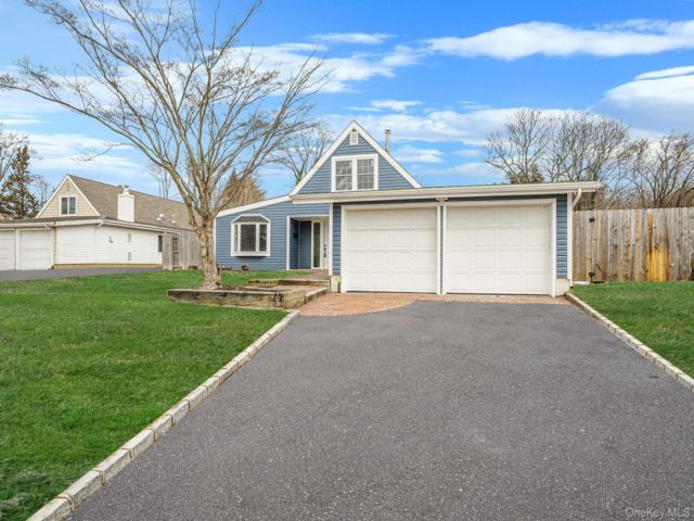  5 BR,  3.00 BTH &nbsp;Exp cape style home in Islandia