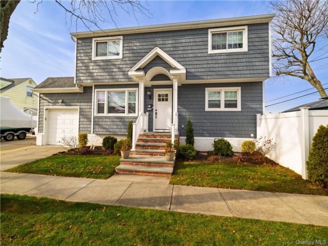  4 BR,  2.00 BTH &nbsp;Cape cod style home in Oceanside