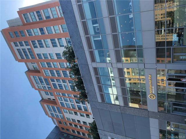  2 BR,  2.00 BTH &nbsp;Contemporary style home in Flushing