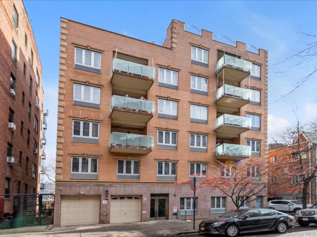  2 BR,  2.00 BTH &nbsp;Condo style home in Elmhurst