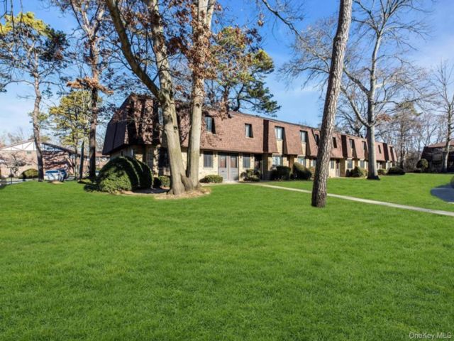  1 BR,  1.00 BTH &nbsp;Garden style home in Bay Shore