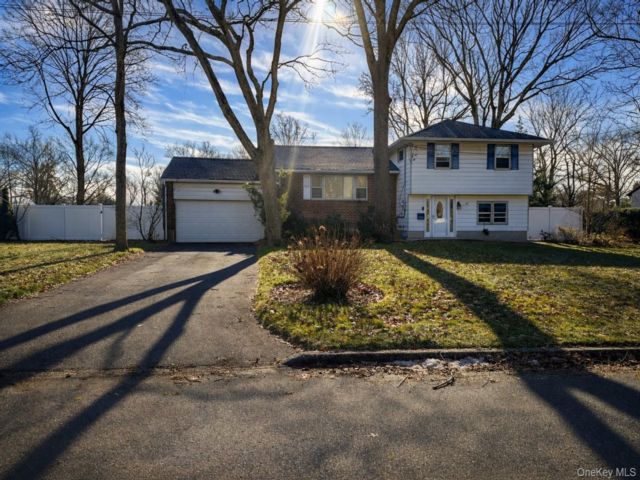 [Commack Real Estate, listing number 7242853]