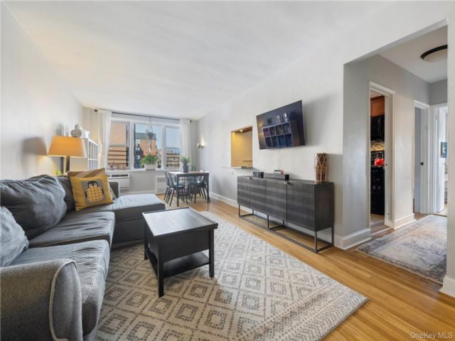 [Kingsbridge Real Estate, listing number 7242890]