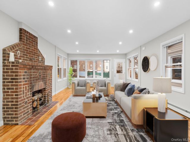 [Saint Albans Real Estate, listing number 7242906]