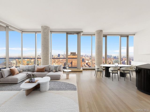  4 BR,  5.00 BTH &nbsp;Condo style home in New York (manhattan)