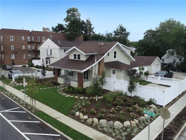  3 BR,  1.00 BTH &nbsp;Contemporary style home in Baldwin