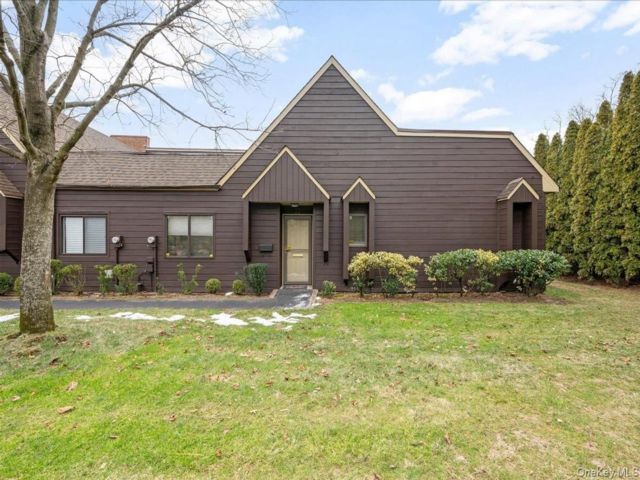  2 BR,  2.00 BTH &nbsp;Other style home in Massapequa Park