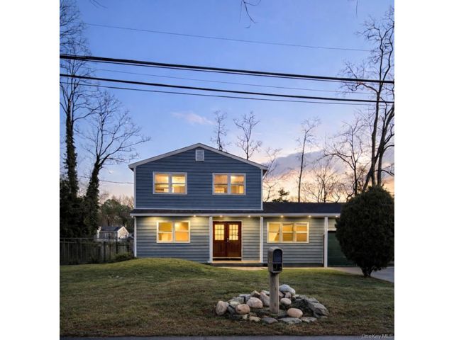  4 BR,  3.00 BTH &nbsp;Colonial style home in Holbrook