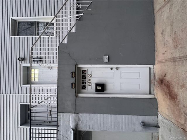  2 BR,  1.00 BTH &nbsp;Other style home in Maspeth