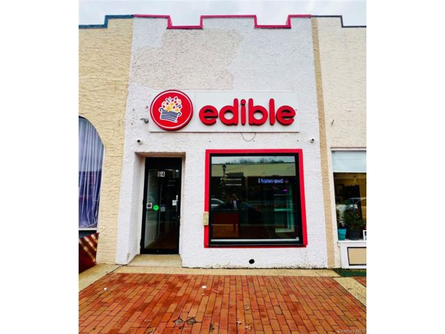 Studio,  0.00 BTH &nbsp;House style home in Glen Cove