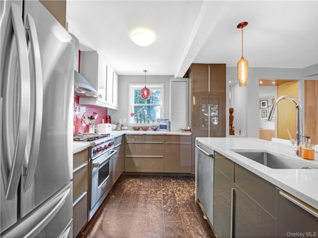 [Kingsbridge Real Estate, listing number 7243099]