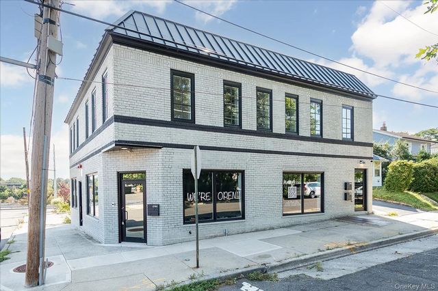  1 BR,  1.00 BTH &nbsp;Other style home in Roslyn Heights