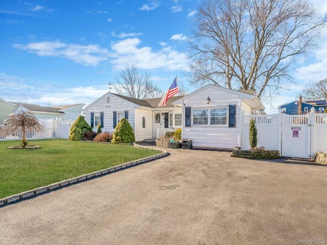 [Selden Real Estate, listing number 7243208]