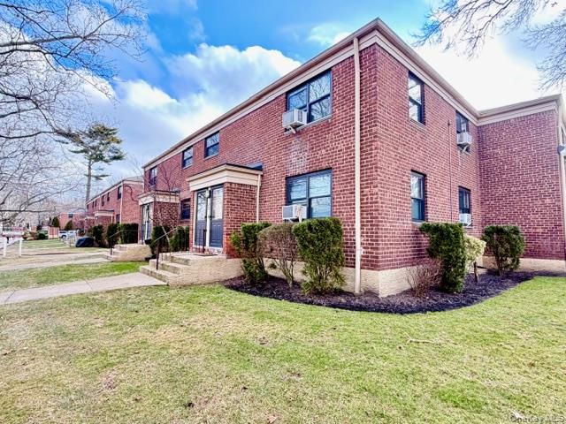  2 BR,  1.00 BTH &nbsp;Other style home in Bayside