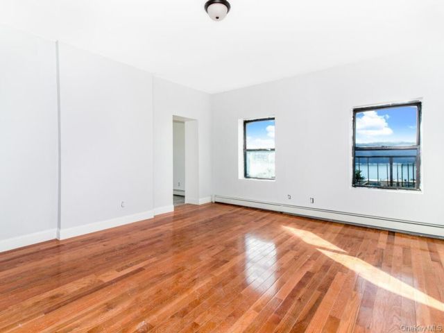  2 BR,  1.00 BTH &nbsp;Garden style home in Yonkers