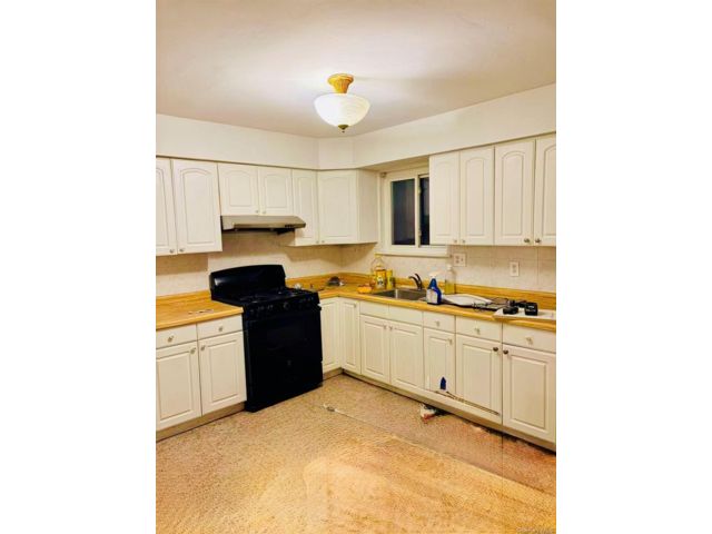  4 BR,  2.00 BTH &nbsp;Contemporary style home in Elmhurst