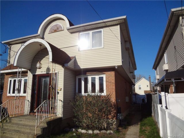  2 BR,  1.00 BTH &nbsp;A-frame style home in Jamaica