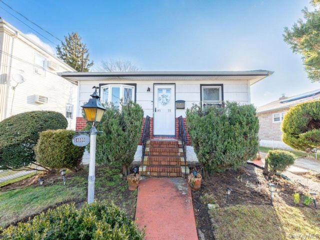  3 BR,  2.00 BTH &nbsp;Ranch style home in Springfield Gardens