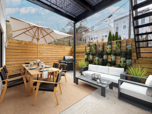  2 BR,  2.00 BTH &nbsp;Condo style home in Bedford Stuyvesant