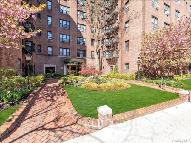  2 BR,  1.00 BTH &nbsp;Other style home in Forest Hills