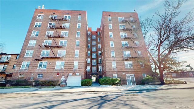  1 BR,  1.00 BTH &nbsp;Other style home in Rego Park
