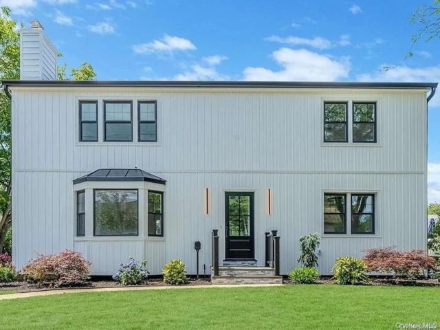  3 BR,  1.00 BTH &nbsp;Colonial style home in Floral Park