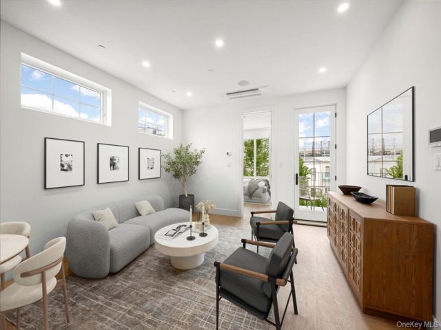  2 BR,  2.00 BTH &nbsp;Condo style home in Bushwick