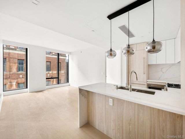  2 BR,  2.00 BTH &nbsp;House style home in Long Island City