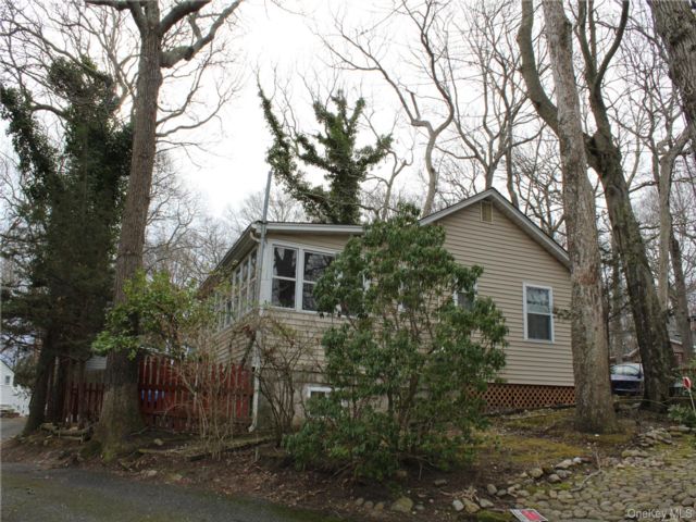 [Baiting Hollow Real Estate, listing number 7243544]