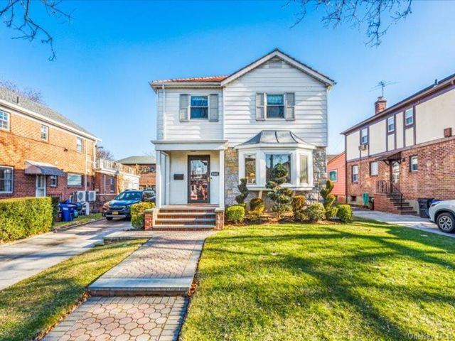  4 BR,  3.00 BTH &nbsp;Colonial style home in Queens Village