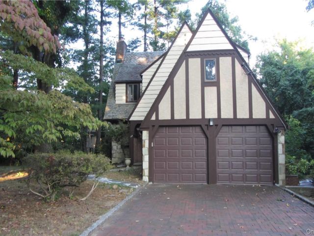  3 BR,  4.00 BTH &nbsp;Tudor style home in Great Neck