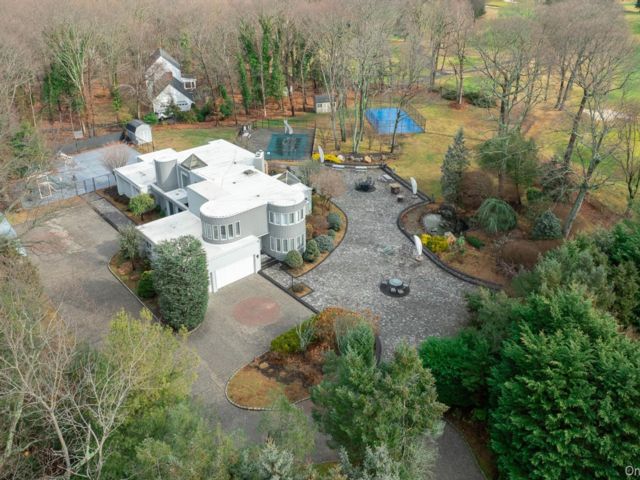  5 BR,  5.00 BTH &nbsp;Contemporary style home in Port Jefferson