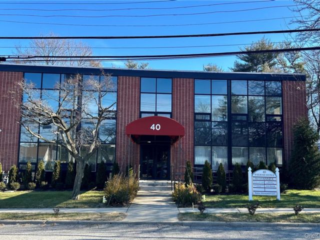 Studio,  0.00 BTH &nbsp;Commercial style home in Glen Head