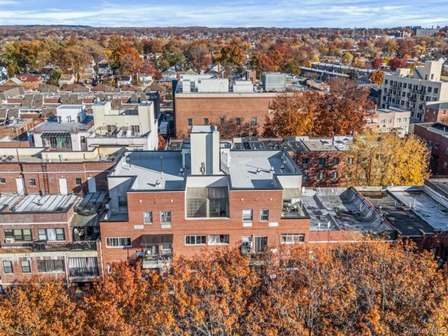  2 BR,  2.00 BTH &nbsp;Other style home in Fresh Meadows