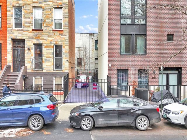 Lot <b>Size:</b> 12.75 x 53 &nbsp;House style home in Clinton Hill