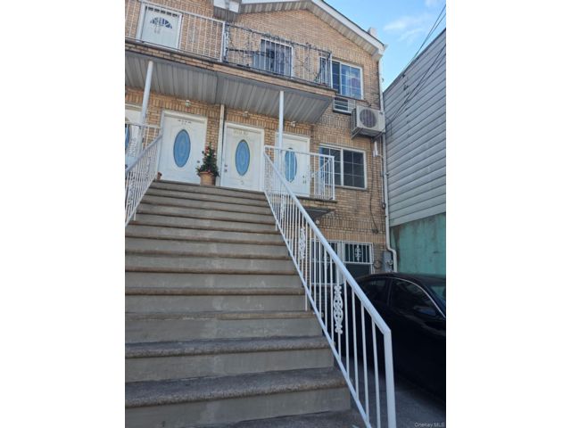 8 BR,  4.00 BTH &nbsp;House style home in Ozone Park